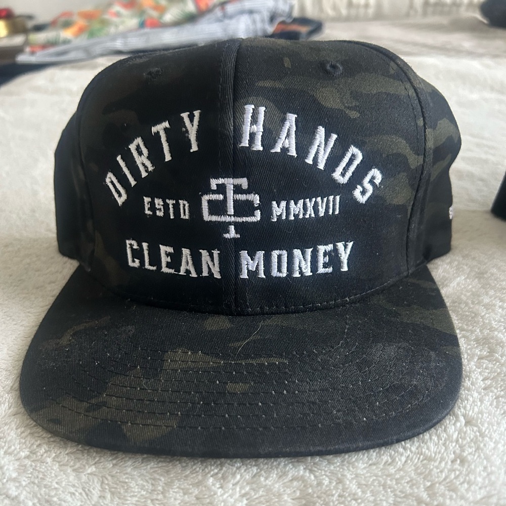 Snap back hat